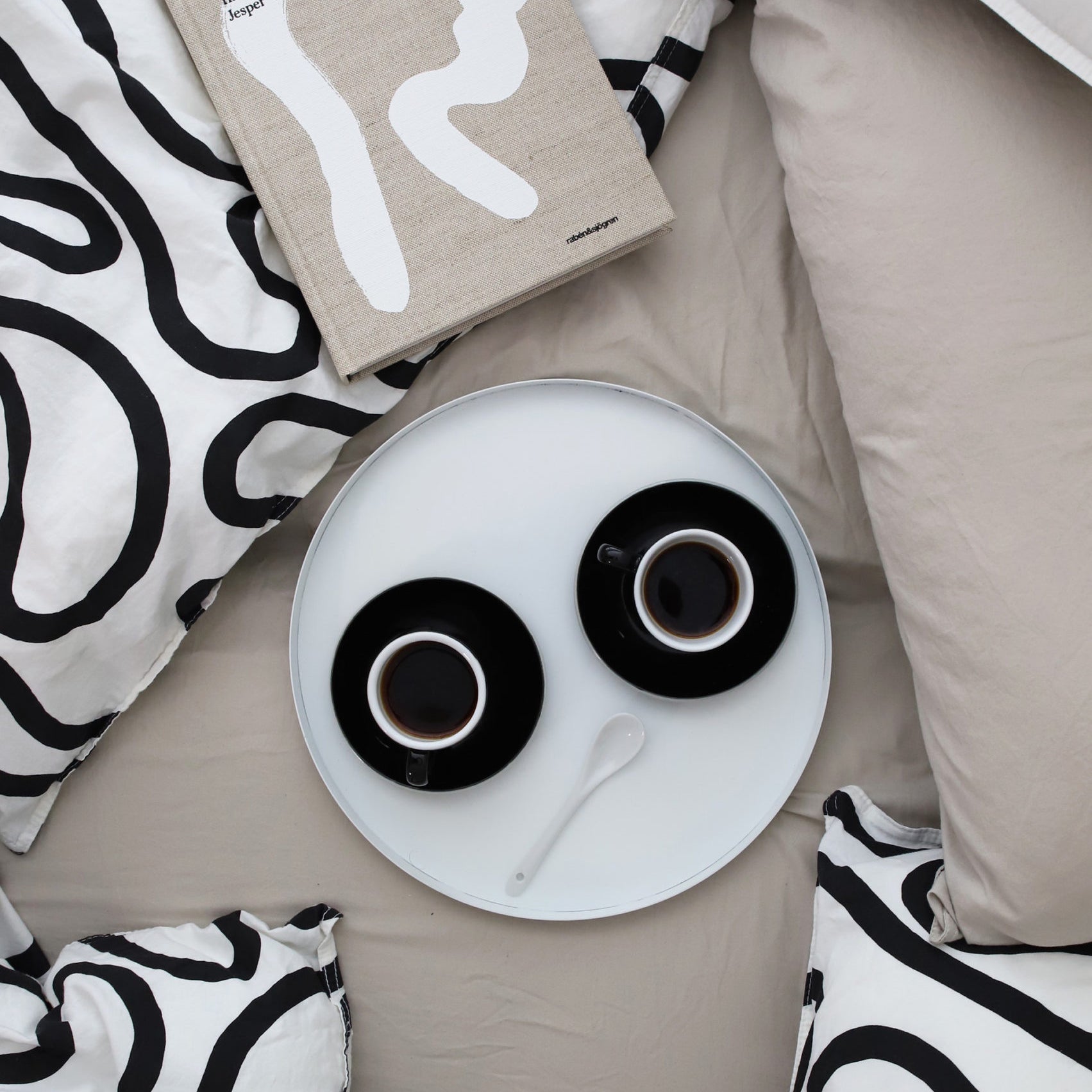 HI-012-WH-Tray-Circle-300x20mm-White-INT01-scaled_11fa3425-c2a6-465b-90ab-7fbdb2e20f25.jpg