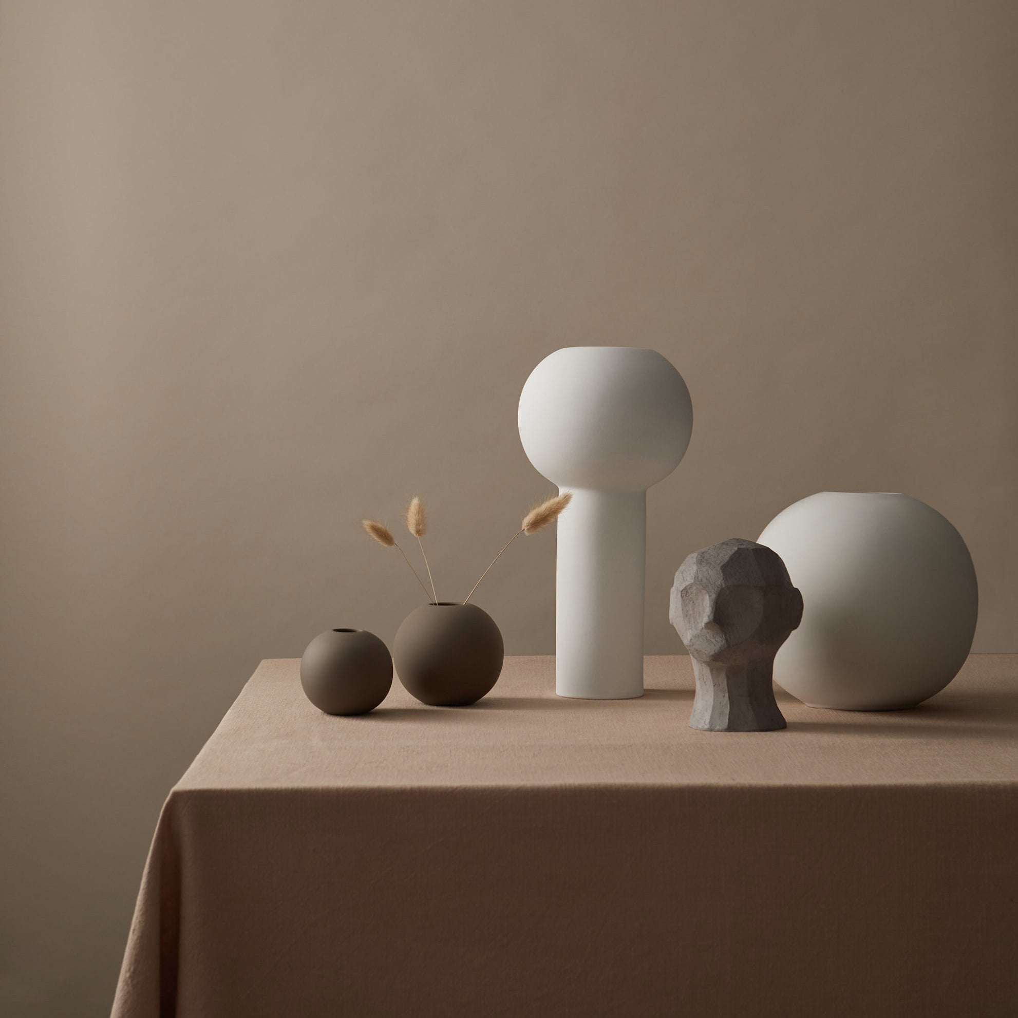 HI-028-03-WH-Ball-Vase-20cm-White-INT17-scaled_1.jpg