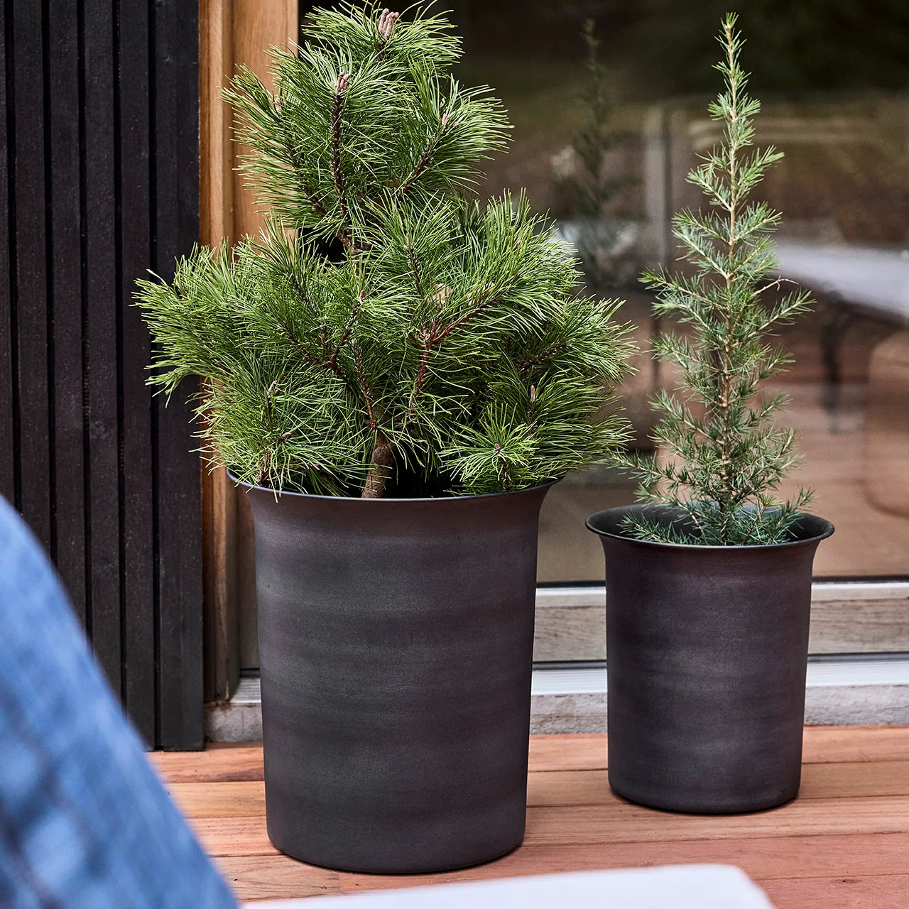 OYOY-L301525-Iri-Metal-Planter-1.webp