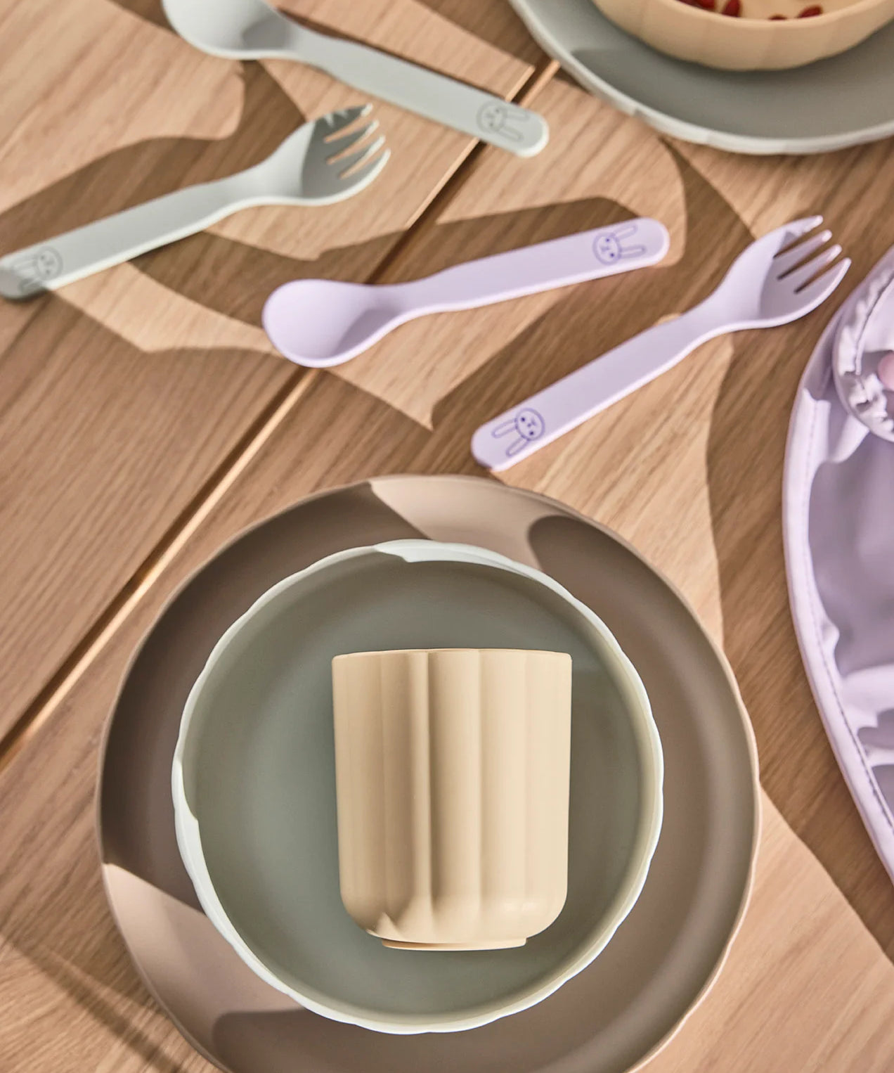 OYOY-M107623-Pullo-Tableware-Set_2.webp
