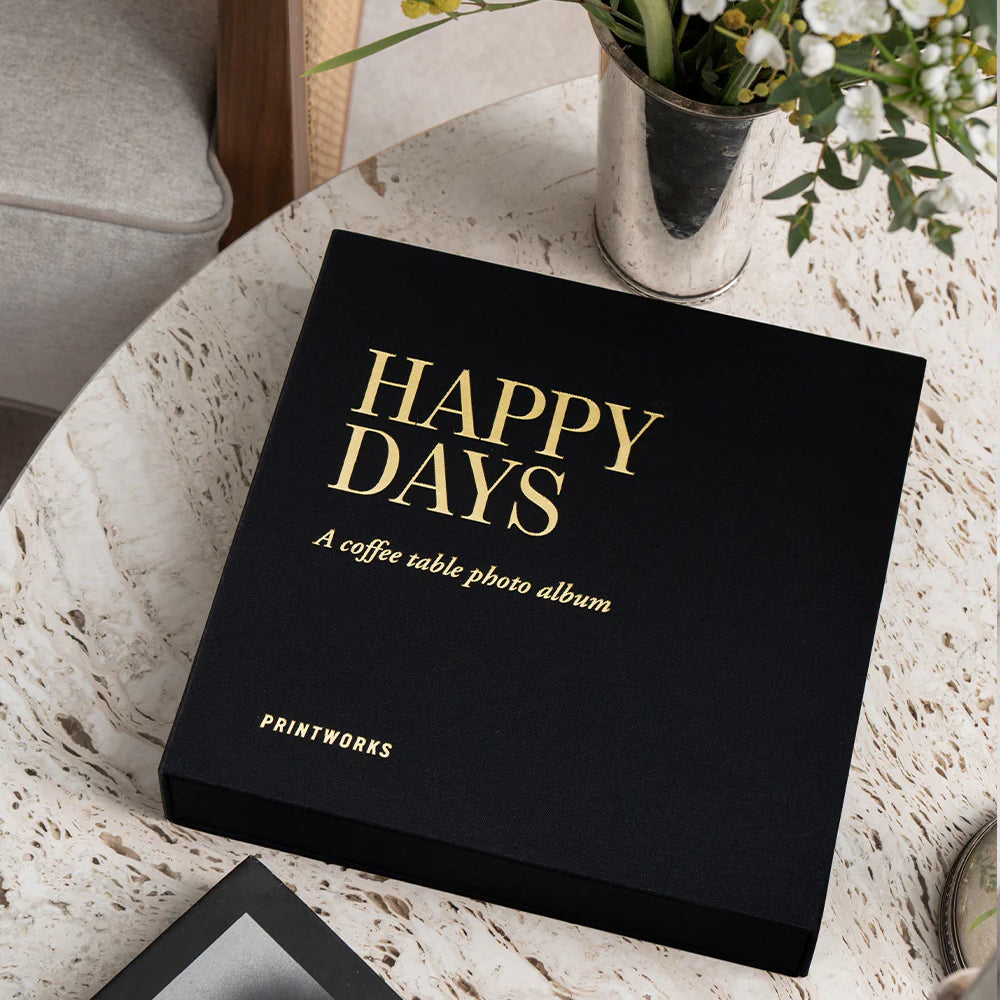 Printworks_PhotoAlbum_HappyDaysBlack_mood_1_jpg.webp