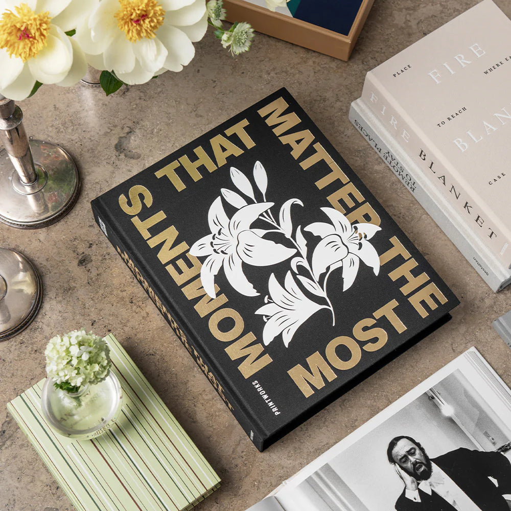 Printworks_PhotoAlbum_MomentsThatMattersTheMostBlack_mood_1.webp