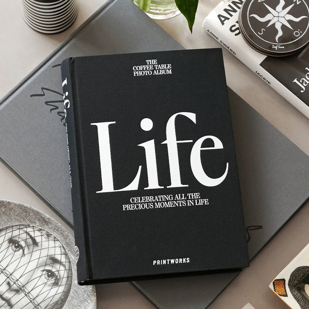 Printworks_PhotoBook_LifeBlack_mood_2.webp