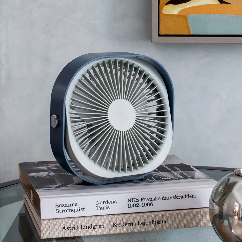Printworks_TableFan_Petroleum_mood_1.webp