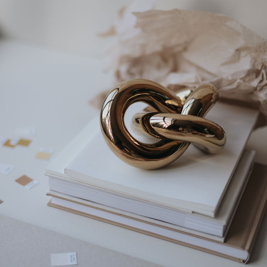 TH-03-01-GD-Knot-Table-Small-Gold-INT01.jpg