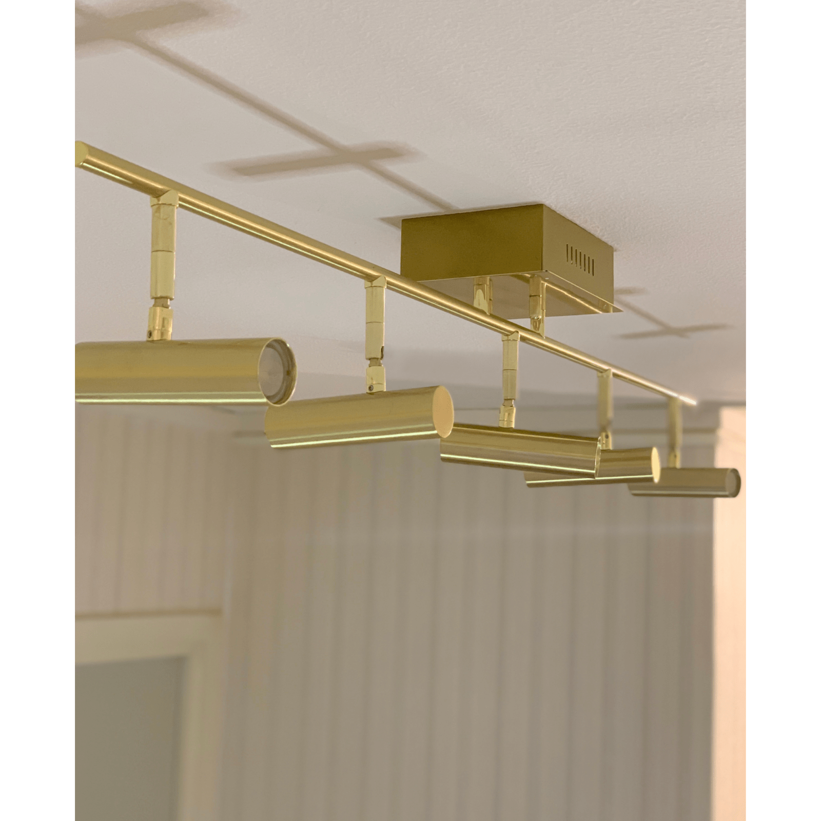 Aneta Lighting ARTIC takspot rak 5:a, matt mässing - Azalea Home