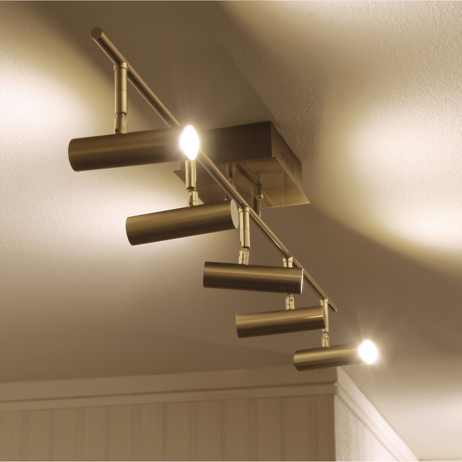 Aneta Lighting ARTIC takspot rak 5:a, matt mässing - Azalea Home
