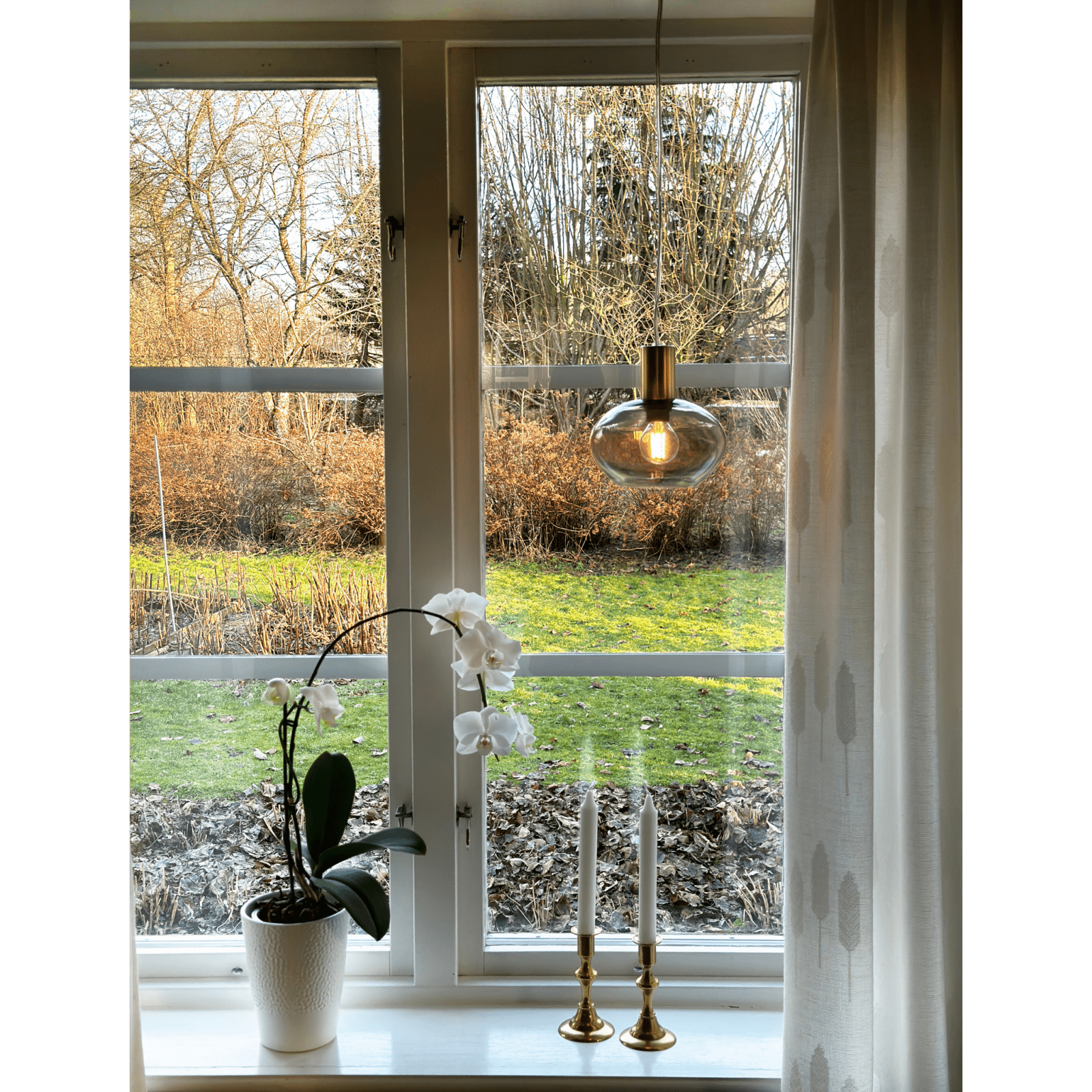 Aneta Lighting BELL fönsterlampa, matt mässing/rök - Azalea Home