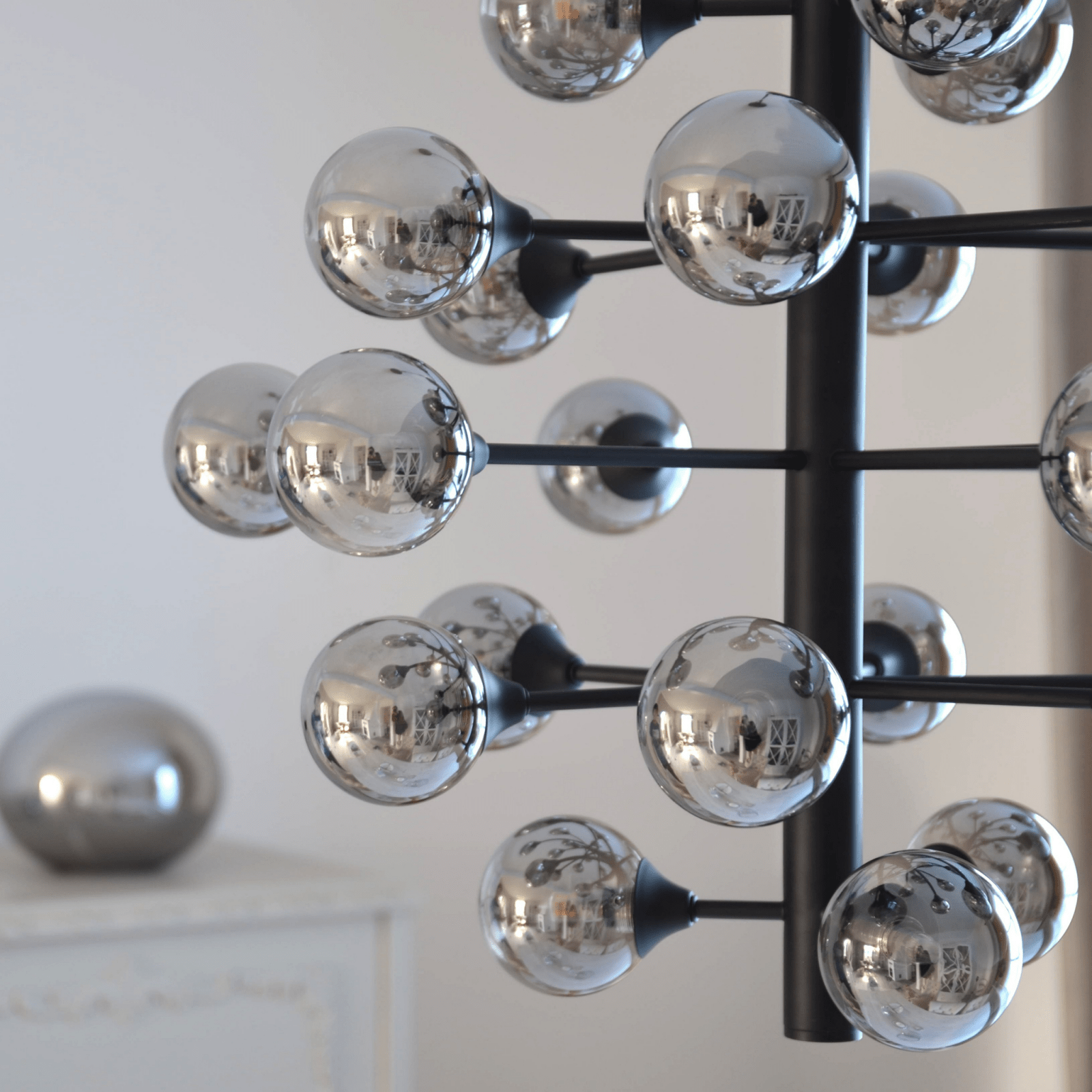 Aneta Lighting COSMOS taklampa 24 - arm, svart/rök - Azalea Home