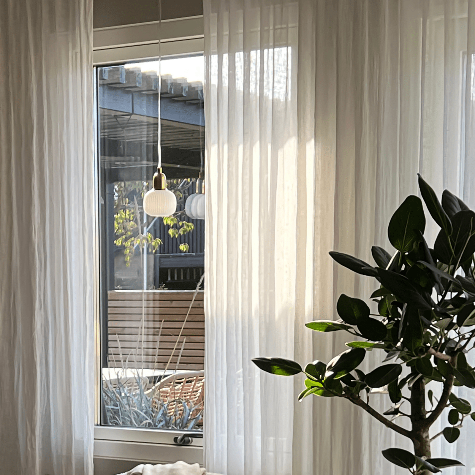 Aneta Lighting ELIN fönsterlampa, mässing - Azalea Home