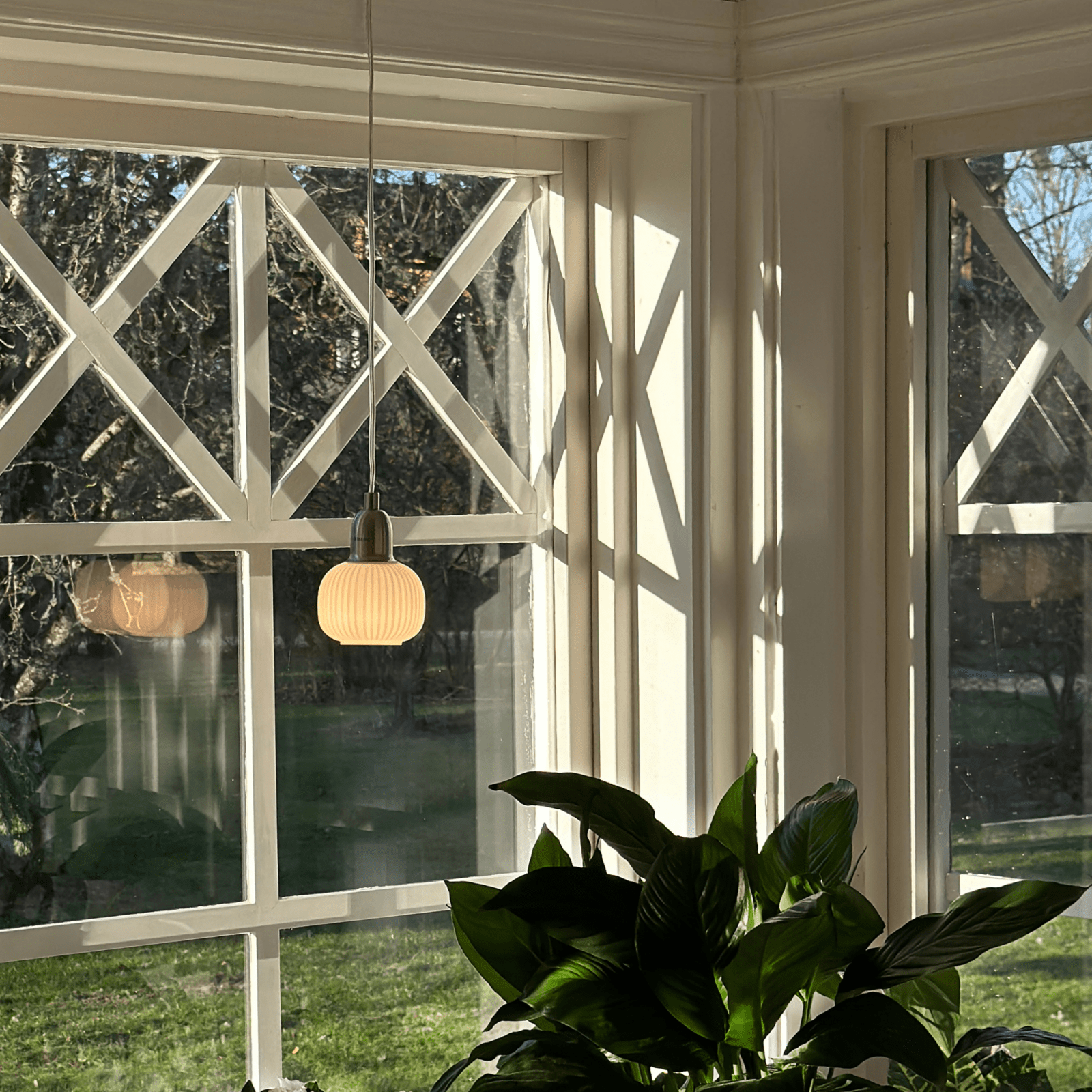 Aneta Lighting ELIN fönsterlampa, stål/vit - Azalea Home