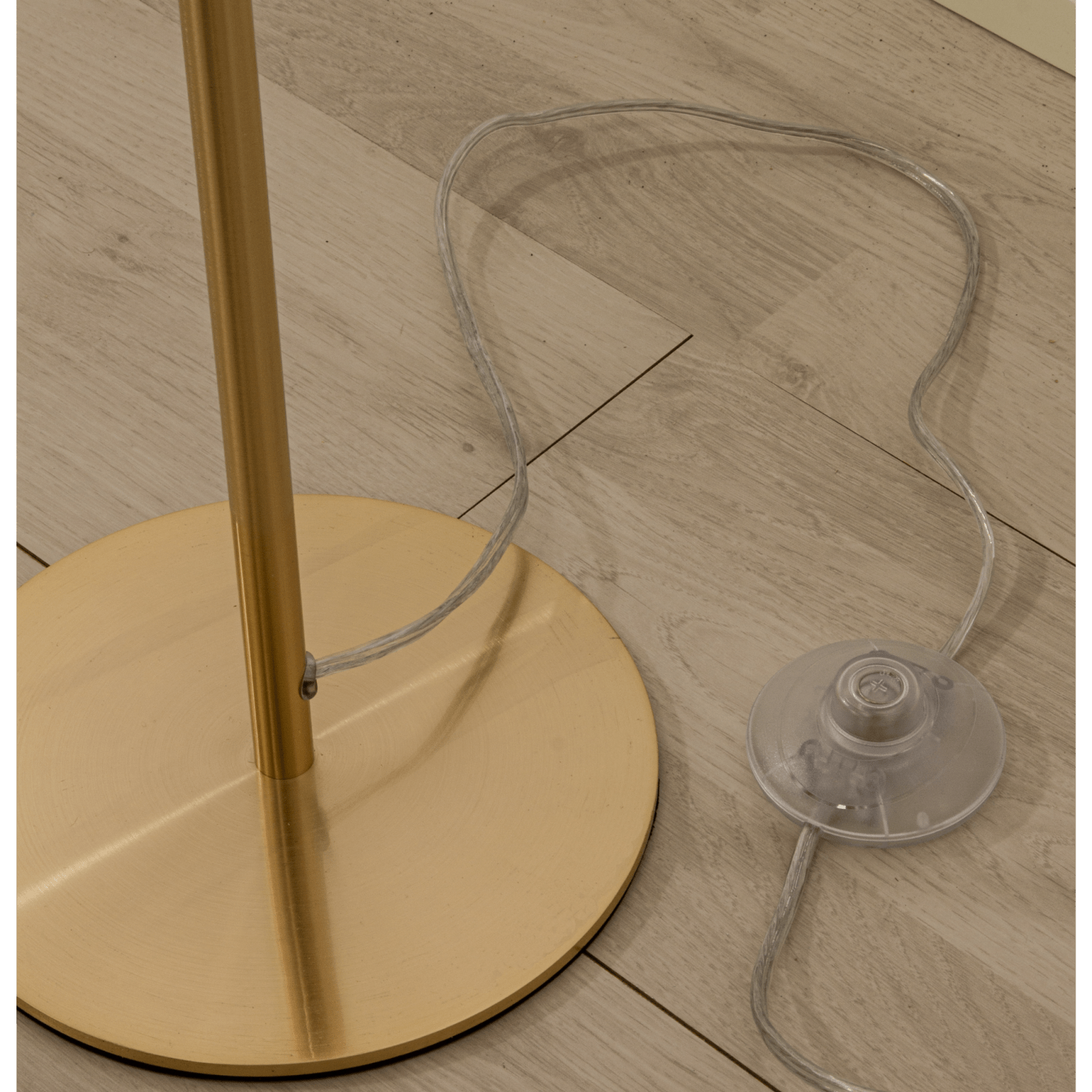 Aneta Lighting MOLEKYL golvlampa, matt mässing/vit - Azalea Home