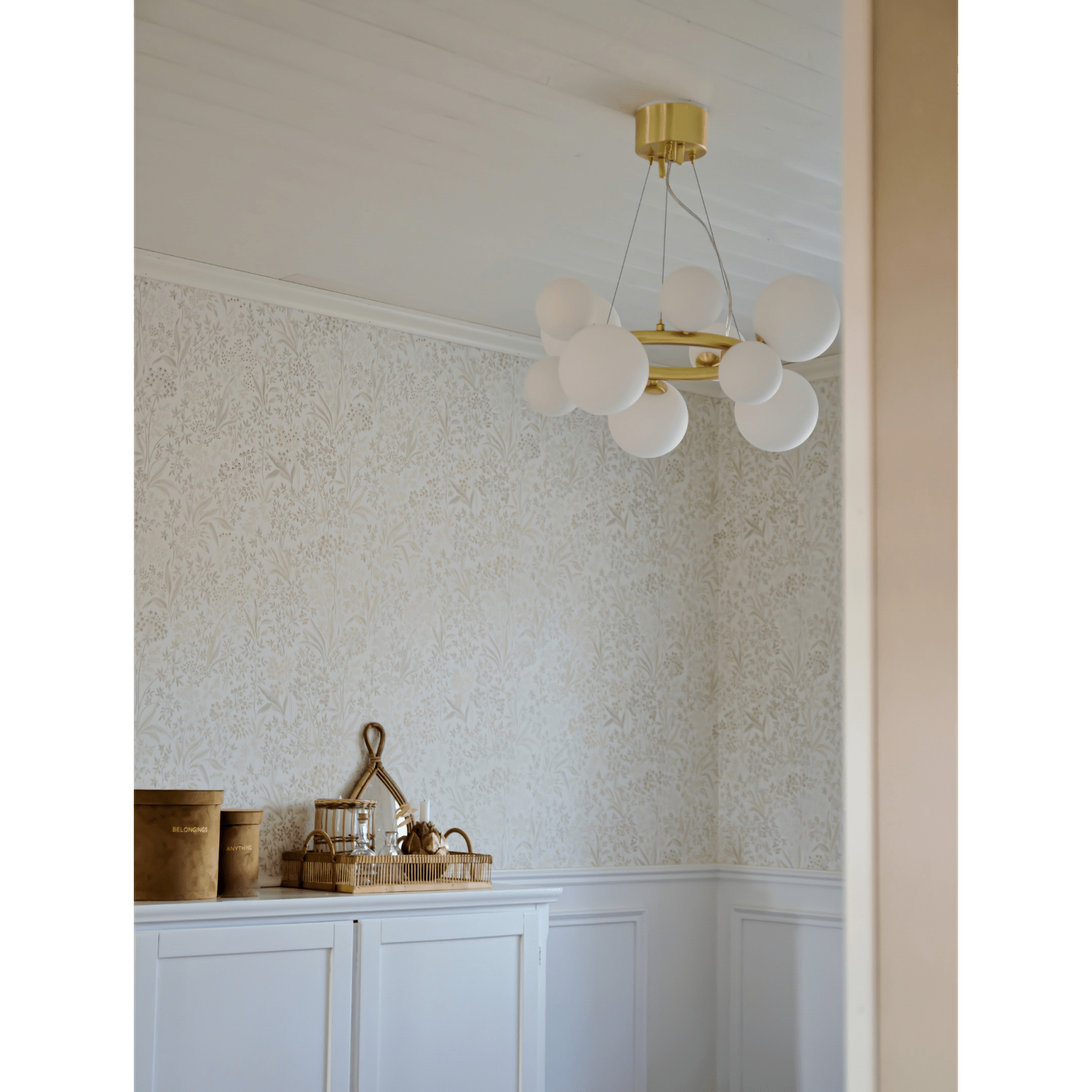 Aneta Lighting MOLEKYL taklampa rund, matt mässing/vit - Azalea Home