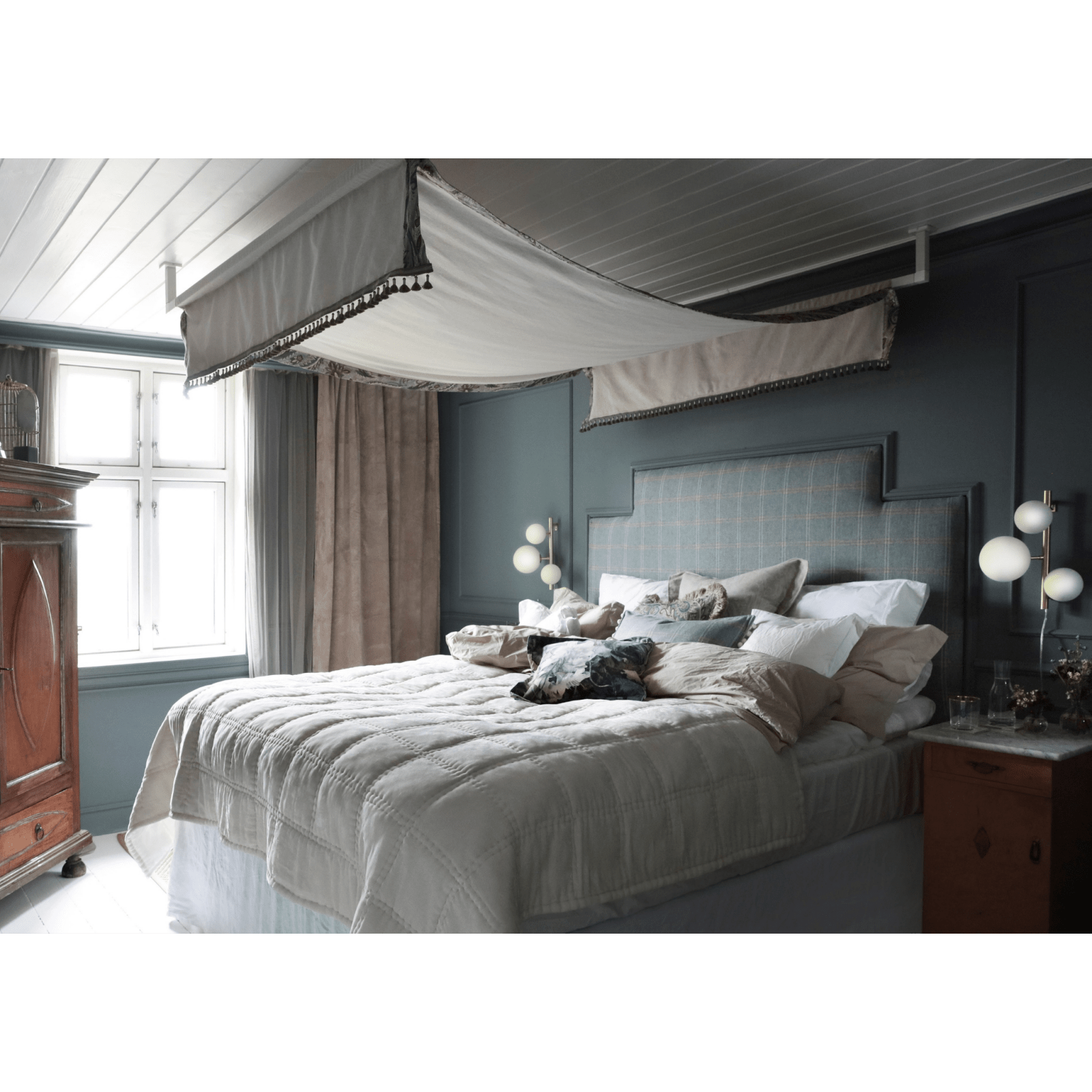 Aneta Lighting MOLEKYL vägglampa, matt mässing/vit - Azalea Home