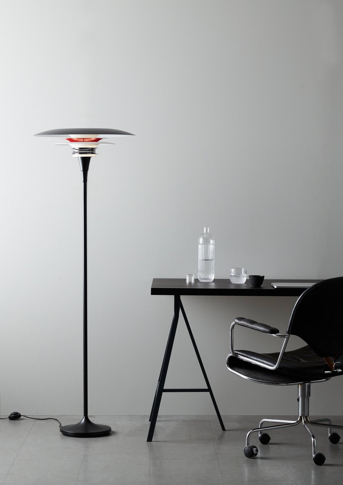 Belid Golvlampa Diablo Ø50 mattsvart/blankröd - Azalea Home