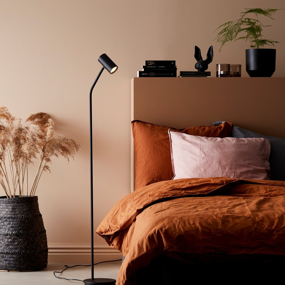 Belid Golvlampa Tyson svartstruktur - Azalea Home