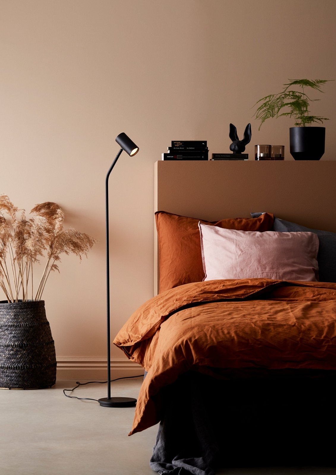 Belid Golvlampa Tyson svartstruktur - Azalea Home