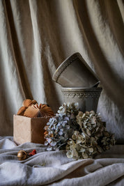 Bergs Potter Helena Kruka med Fat Ø18 cm, Pearl Grey - Azalea Home