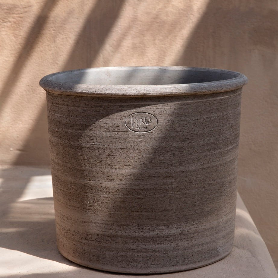 Bergs Potter Modena Kruka med Fat Ø40cm, Grå - Azalea Home