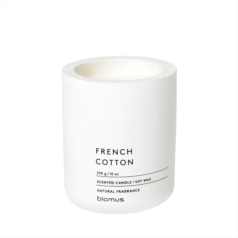 blomus_65654_ScentedCandle_FrenchCotton_290g_LilyWhite_FRAGA_201801161034091000_05a8c39e-073c-4f7d-9106-f5c9067b64d4.jpg