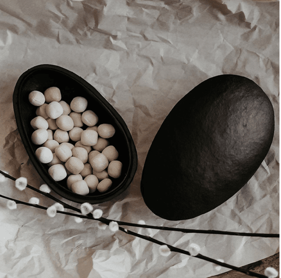 TREAT Påskägg, black