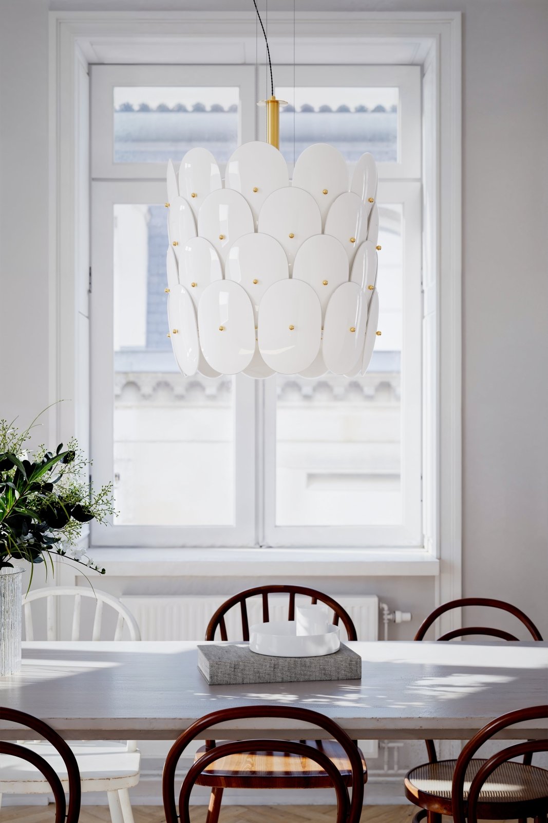 By Rydéns Omlott taklampa Ø50 cm mässing/vit - Azalea Home