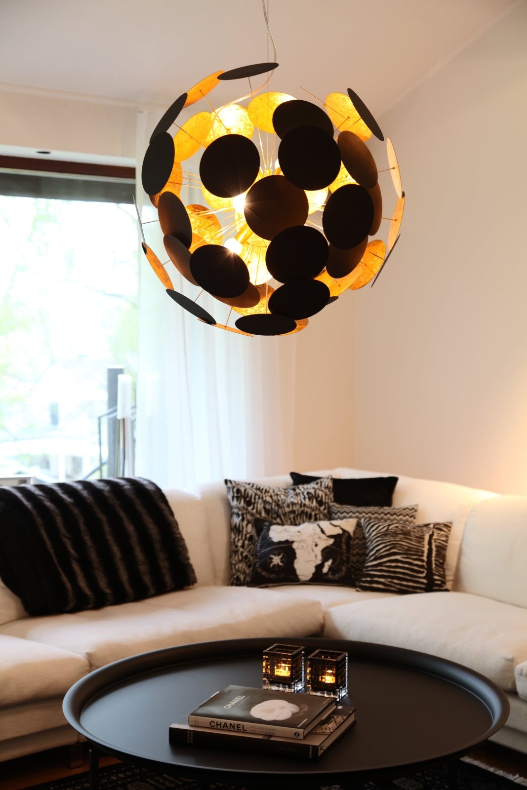 By Rydéns Planet taklampa Ø50 cm sandsvart/guld - Azalea Home