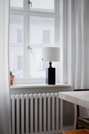 By Rydéns Woody bordslampa H56 cm svart/vit - Azalea Home