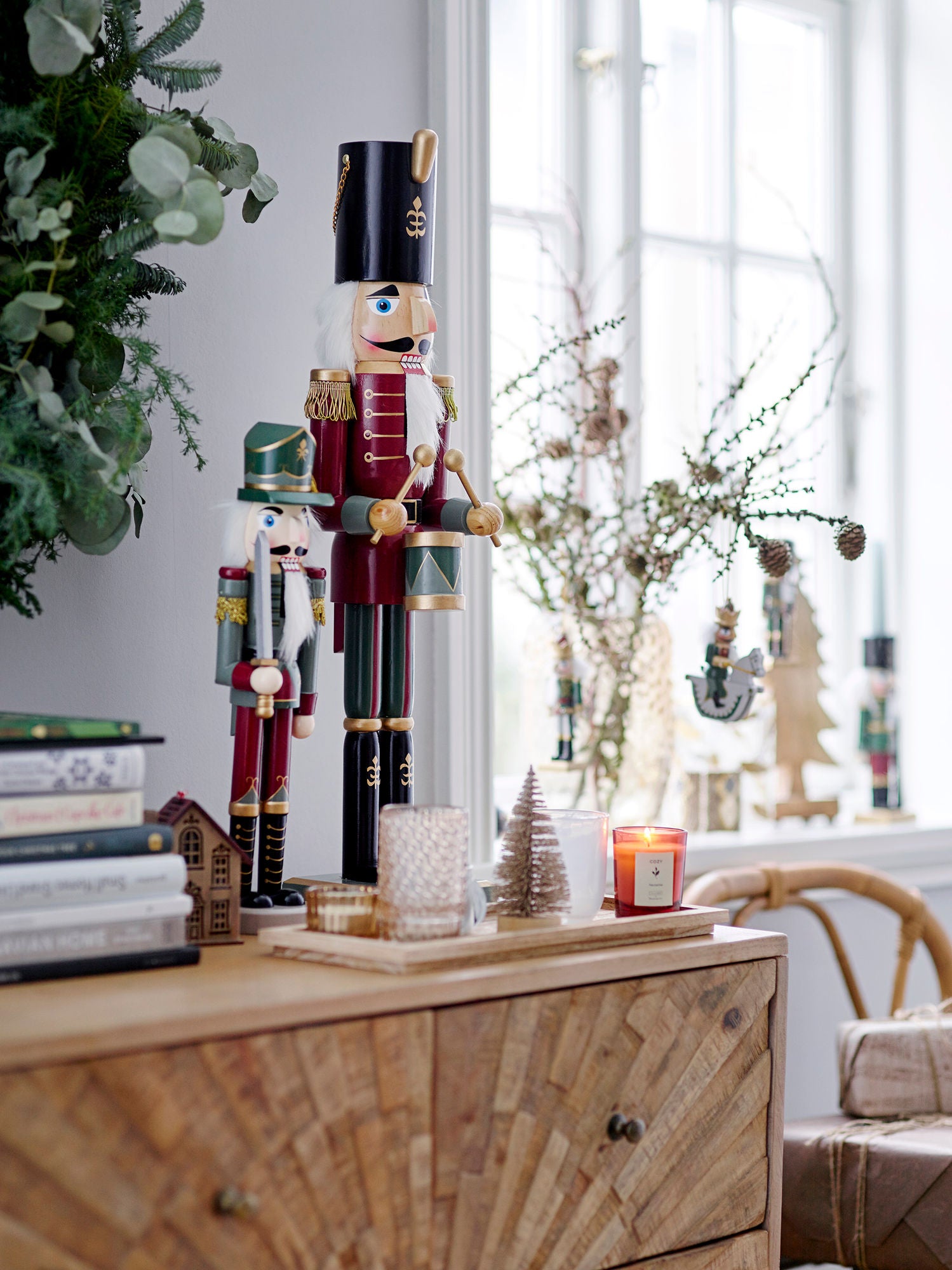 Darren Dekoration, Nötknäppare