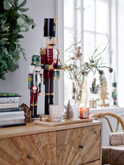 Darren Dekoration, Nötknäppare