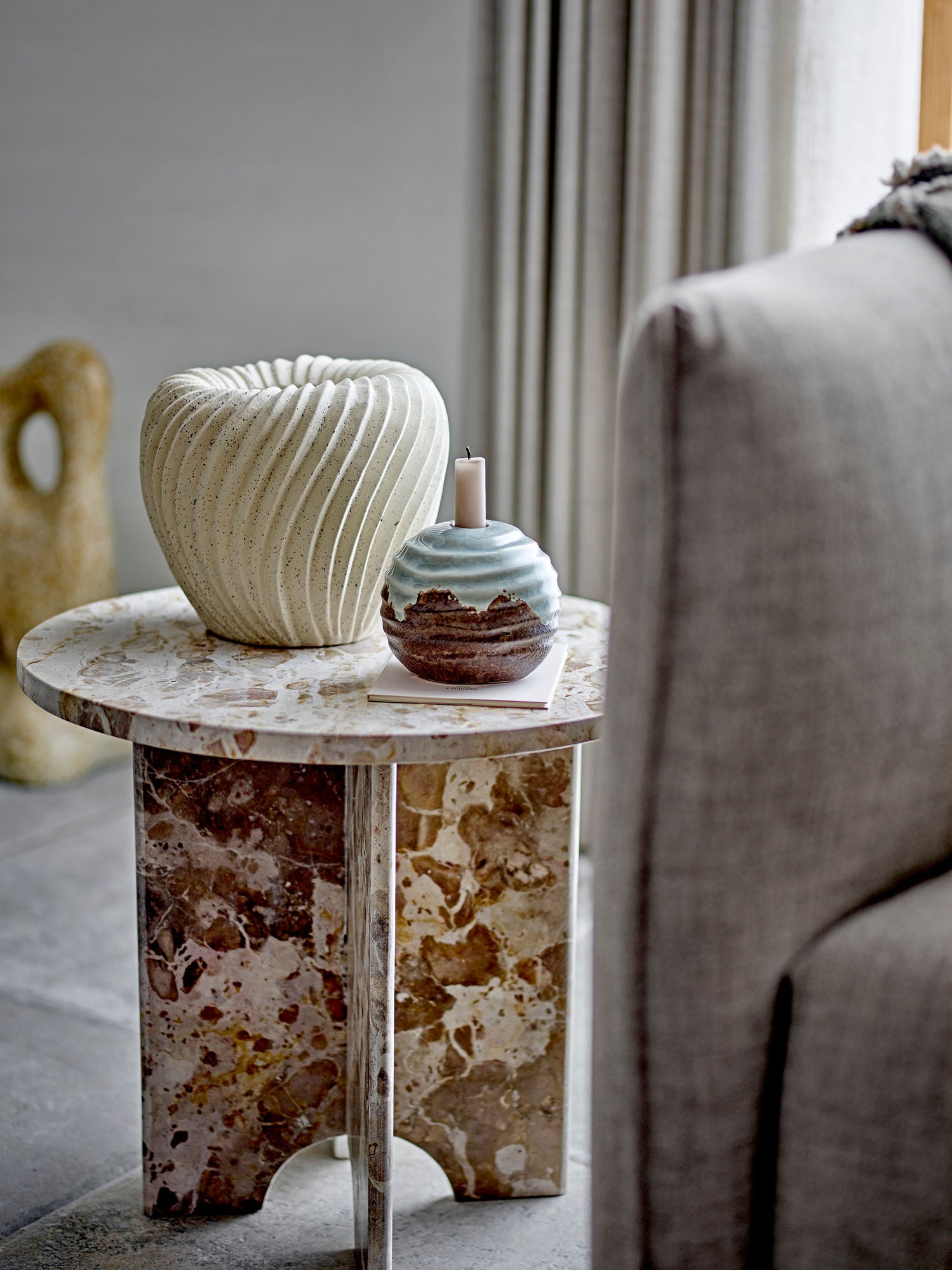 Maham Kruka, Beige