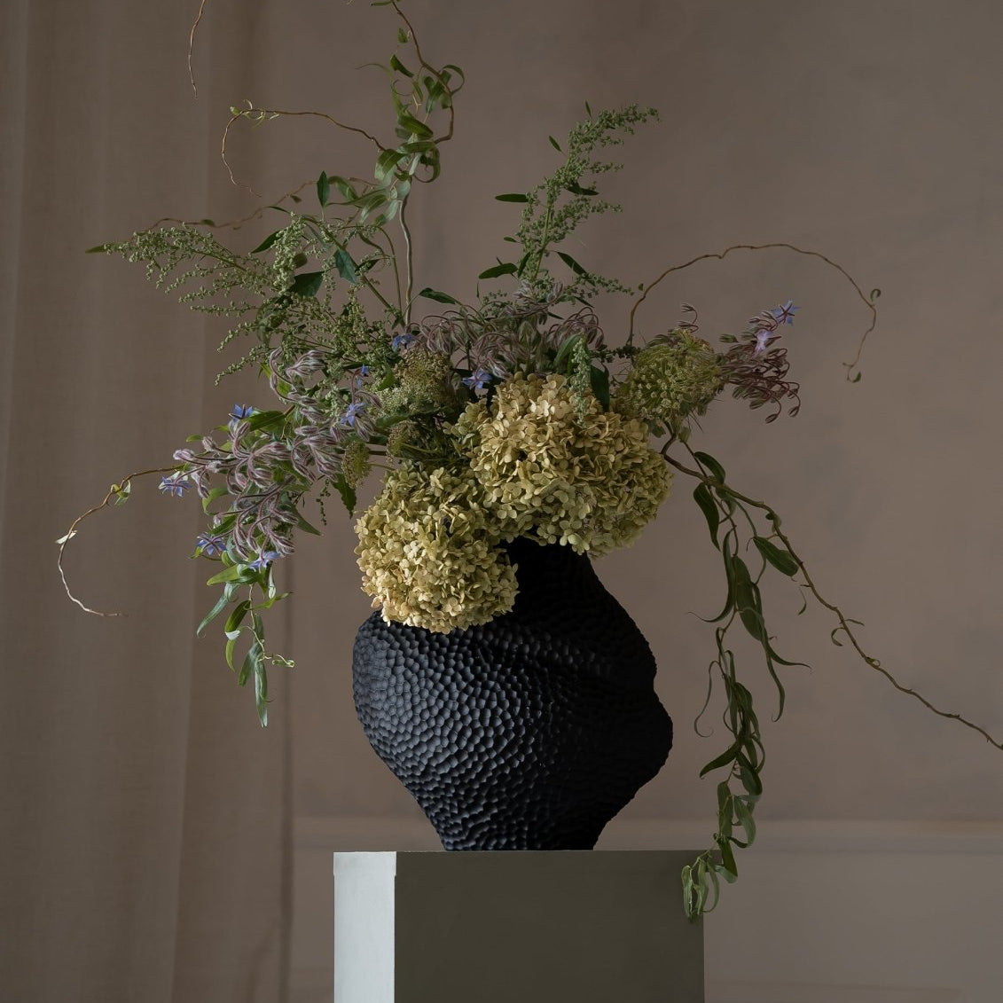 Cooee Design Isla Wide Vas, Svart - Azalea Home