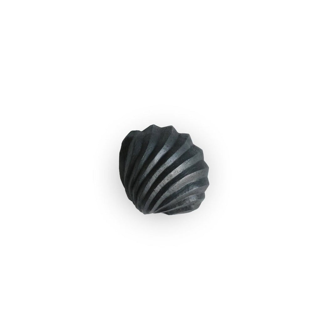 Cooee Design The Clam Shell Skulptur, Coal - Azalea Home