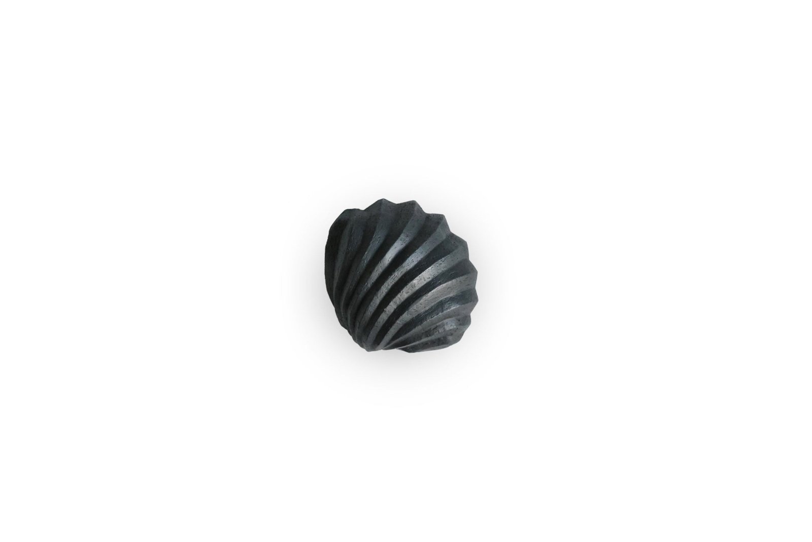 Cooee Design The Clam Shell Skulptur, Coal - Azalea Home