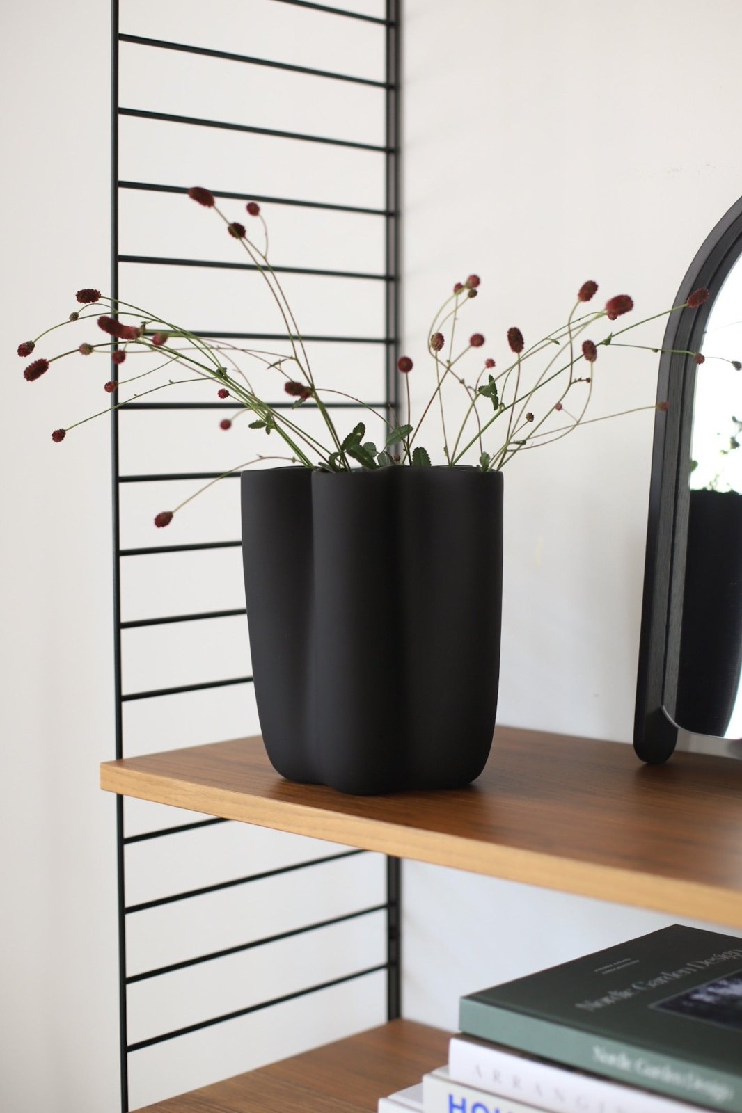 Cooee Design Tulipa Vas 20cm, Svart - Azalea Home
