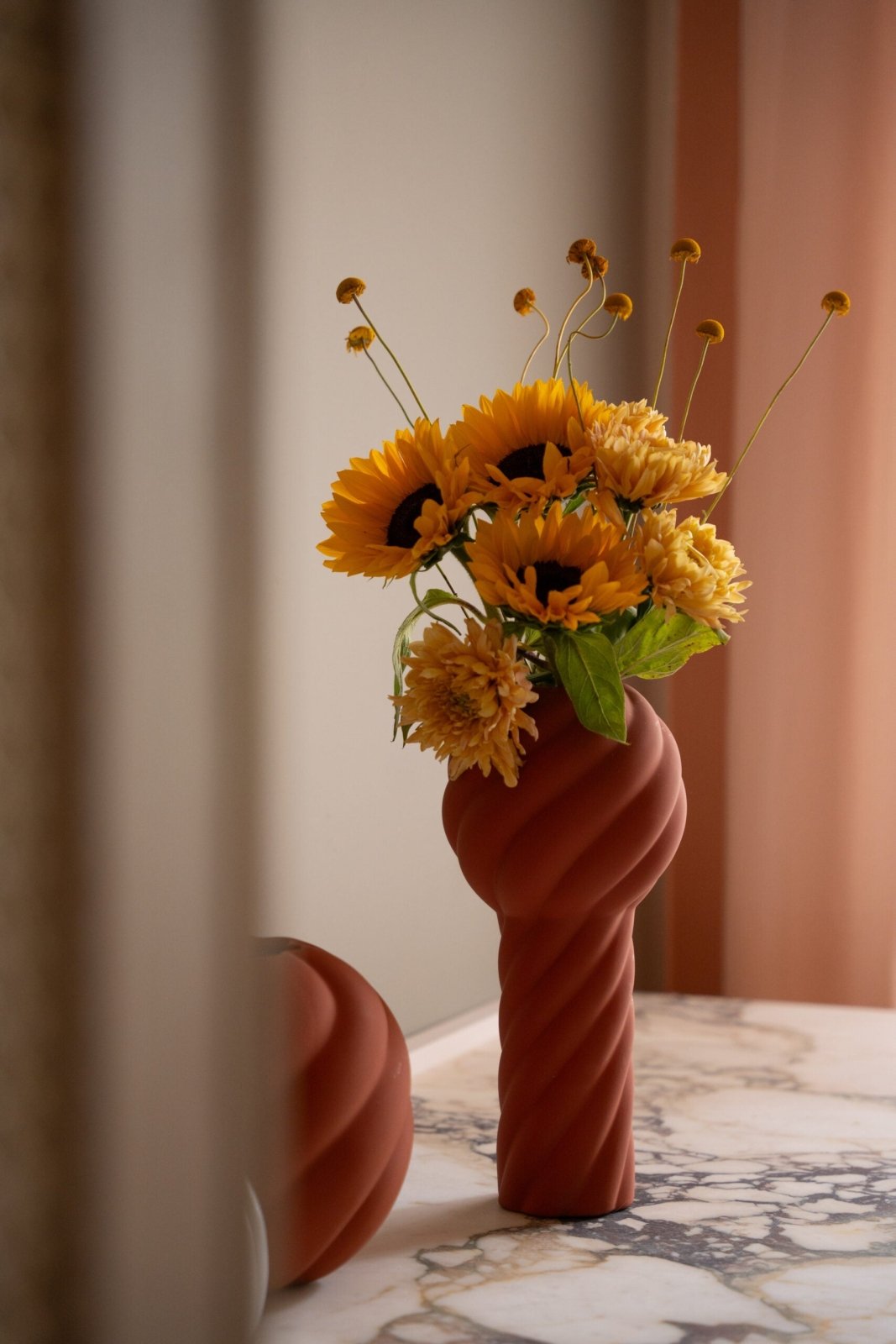 Cooee Design Twist Pillar Vas 34cm, Brick Red - Azalea Home
