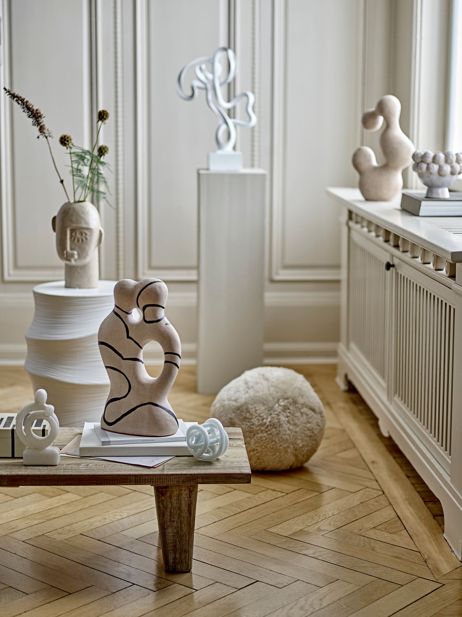 Volise Sidobord, Vit