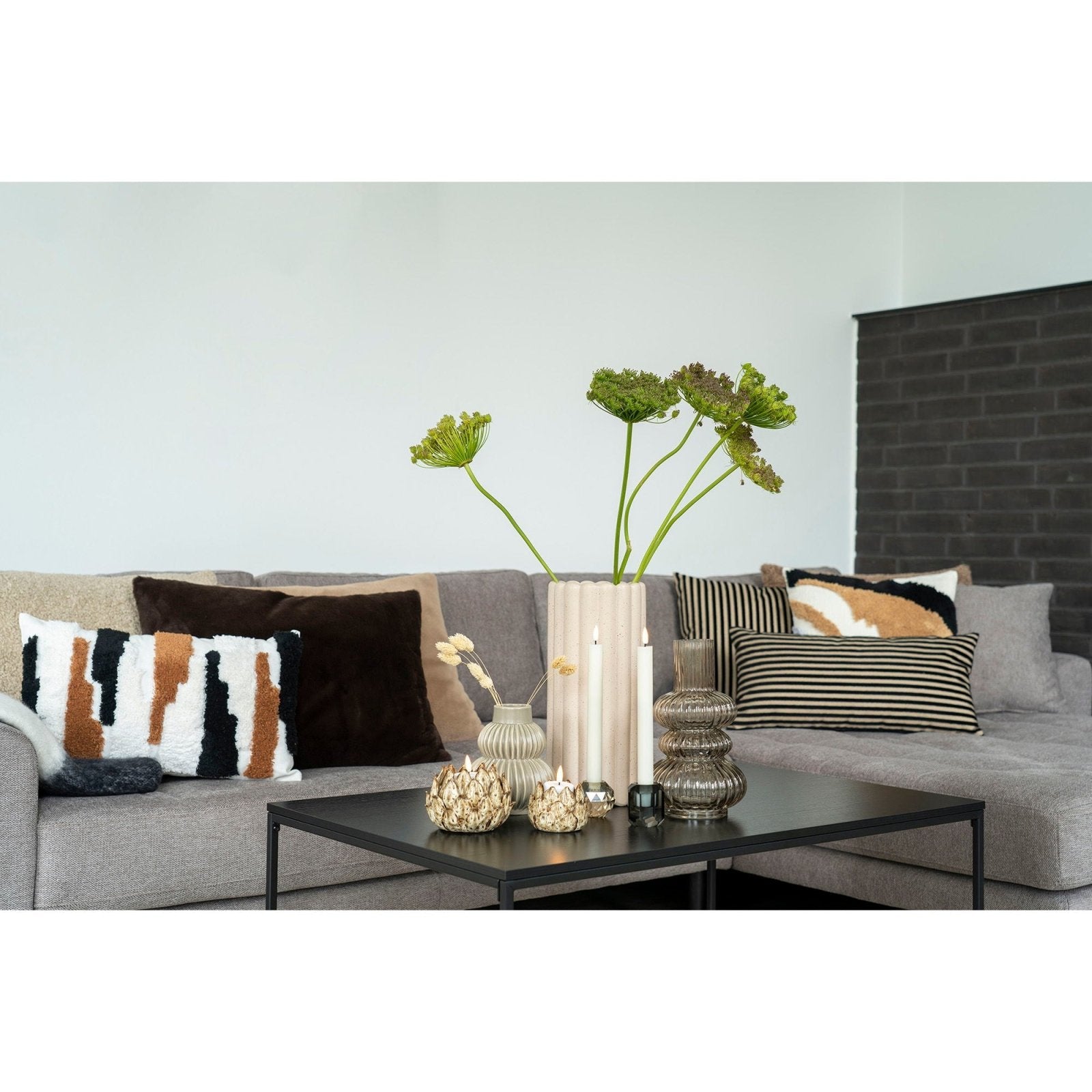 House Nordic Vas, Smoked - Azalea Home