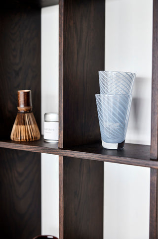 Grid Hylla, Mörk