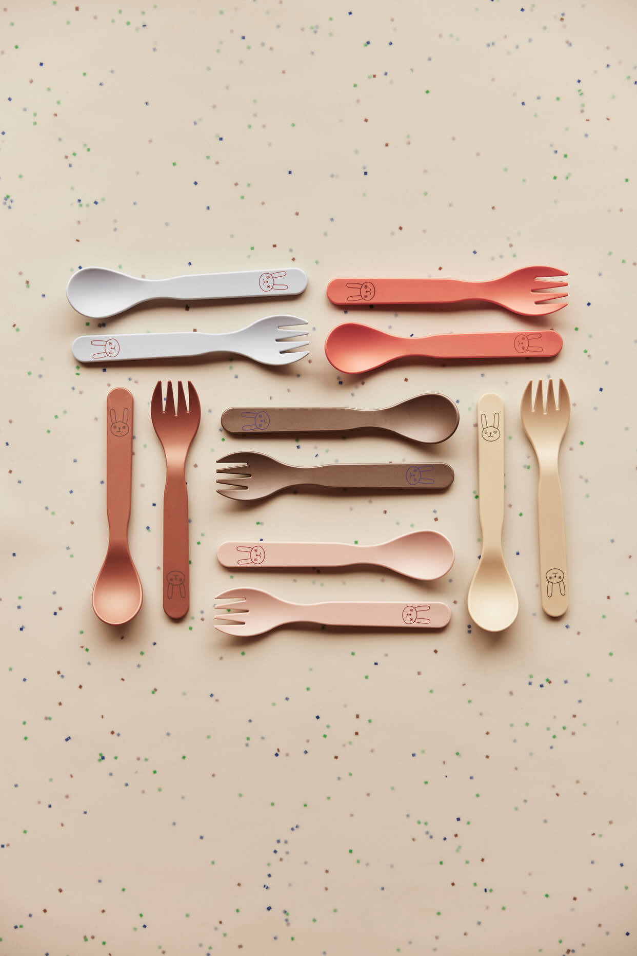 Pullo Barnbestickset, Taupe