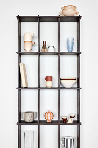 Grid Hylla, Mörk