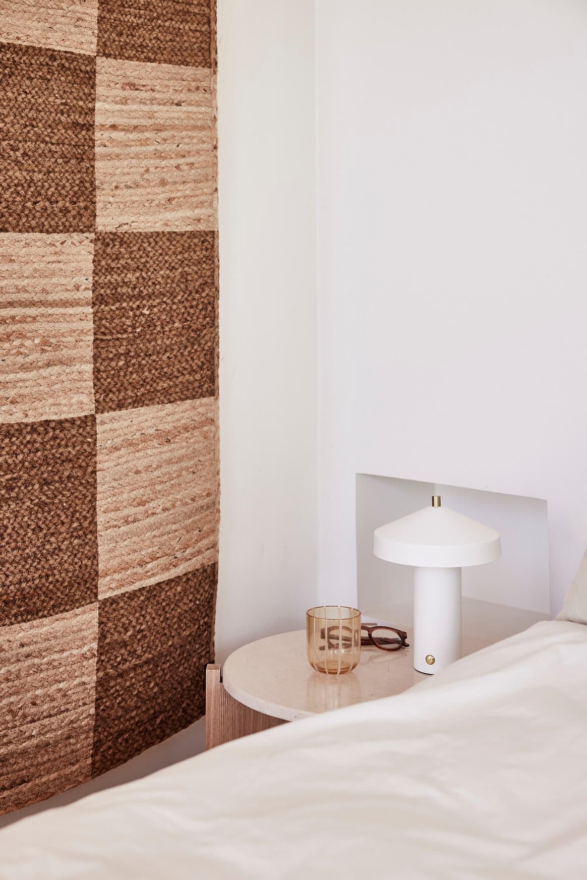 Hatto Bordslampa, Vit