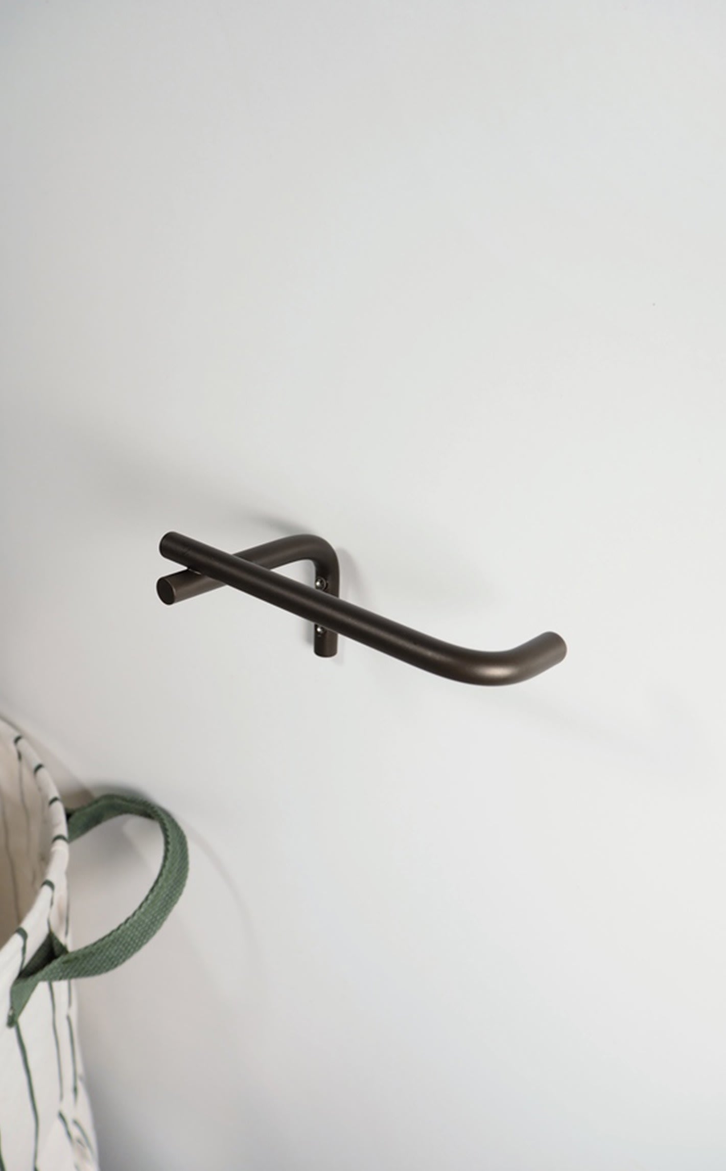 Pieni Toalettpappershållare, Browned Brass