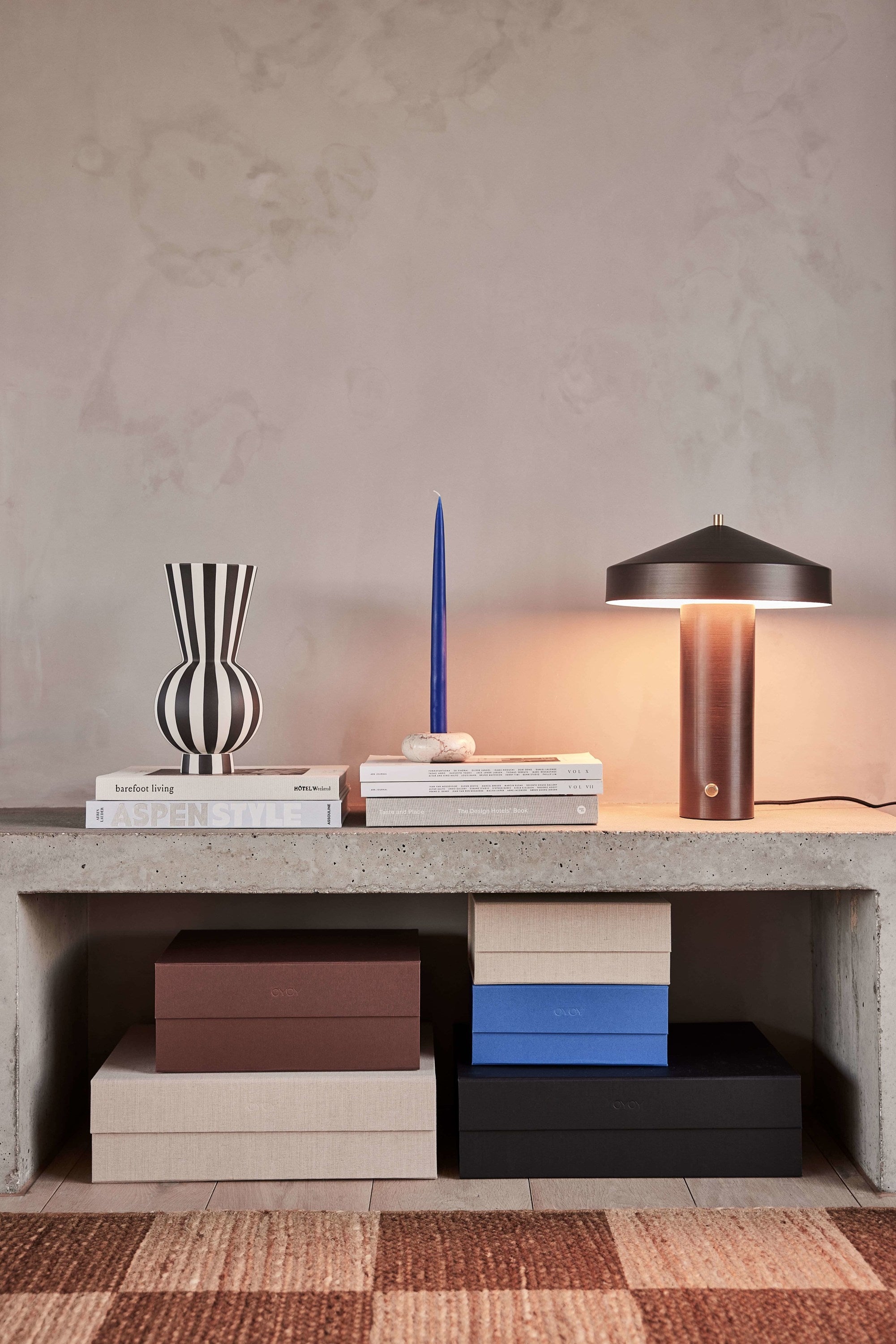 Toppu Vas, Rund, Vit