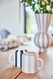 Toppu Mugg, Vit
