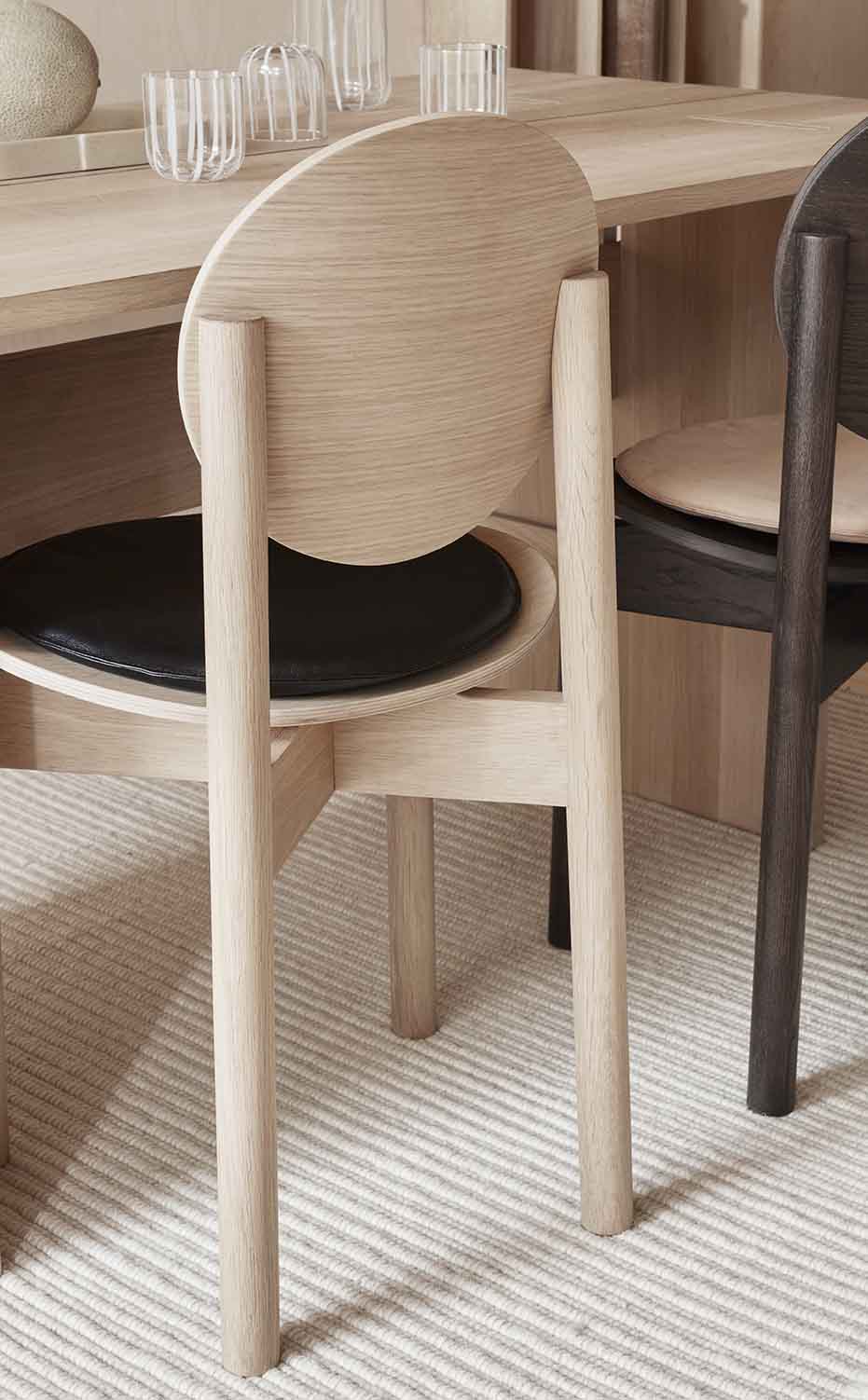 Woody Stolsdyna i Läder, Svart