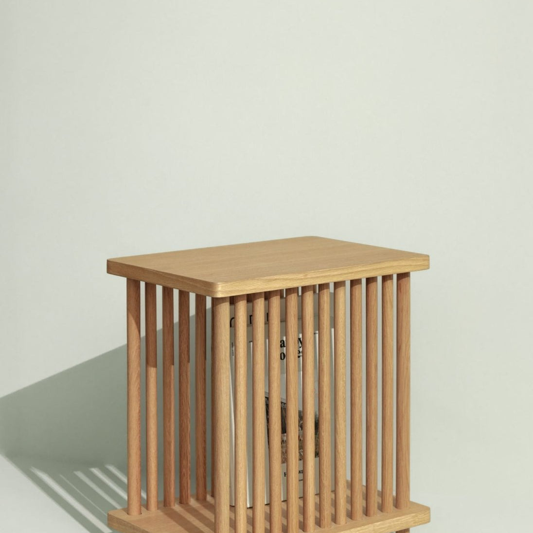Hübsch Acorn Tidningsställ - Azalea Home