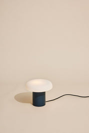 Hübsch Ateliers Bordslampa, Blå - Azalea Home