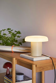Hübsch Ateliers Bordslampa, Sand/Vit - Azalea Home