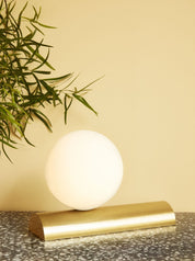 Hübsch Balance Bordslampa, Mässing - Azalea Home